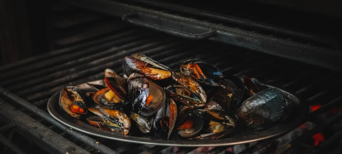 gourmet-portion-of-grilled-galician-mussels